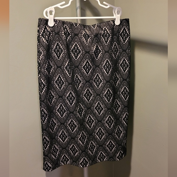 Black And Tan Diamond Pattern Pencil Skirt - Picture 2 of 5